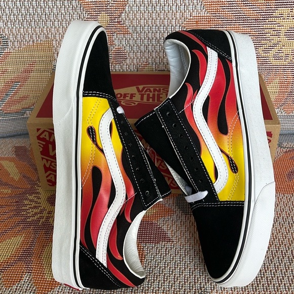 Vans Men’s Old Skool
(Flame) Black/Black/True White
VN0A38G1PHN
Sneakers - Picture 14 of 16